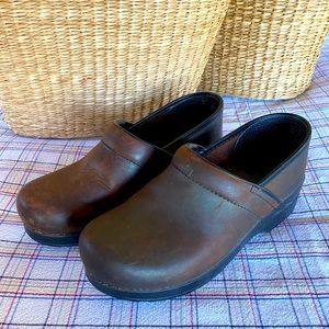 Dansko Professional Clog 38 oiled brown
